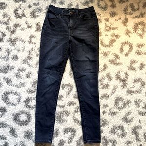 SO Ultimate Super Highrise Curvy Darkwash Jegging size 9